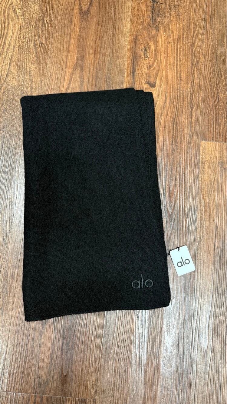 ALO Scarf Oversized Knit Bucket Hat Set Black $286 retail Merino Wool NWT